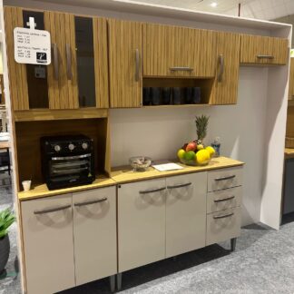 Cozinha Compacta 8 Portas Com Balcão Pra Pia Sem Tampo  Lavínia Damasco/off ripado - Poquema