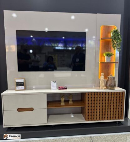 Home Brise Largura  2.07  Tv 70 polegadas cor off white/jequetiba  lukaliam