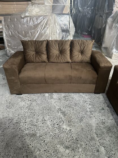 Sofa Pop Bela 3 / Lugares Veludo Cor Caramelo – almofadas soltas Pés em Madeira - Imagem 2