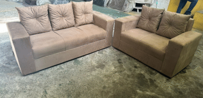 Sofa Pop Bela 2 /3 Lugares Suede Cor Bege  – almofadas soltas Pés em Madeira - Imagem 2